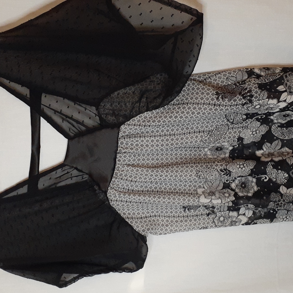 🔥3 for $10🔥 Daytrip light see throug0h black blouse.